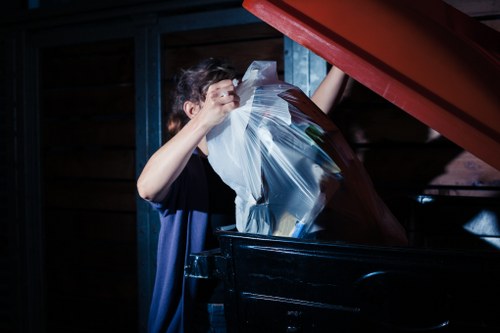 Efficient flat clearance process with experienced movers